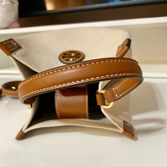 🍀NEW🤍☘️Tory Burch Blake canvas Bucket Bag/satchel bag/crossbody bag/natural - Picture 6 of 9